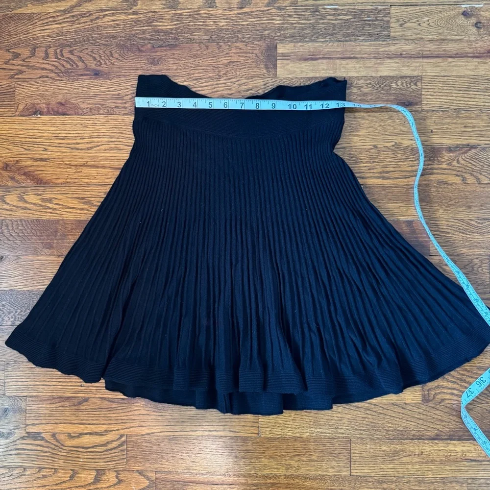 Rebecca Taylor Women’s Black Pleated Stretch Skirt Size Medium‎